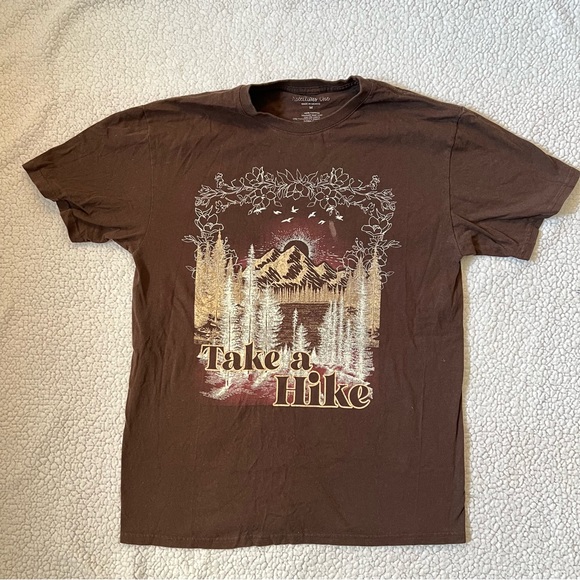 Mountains Graphic Tee - Picture 3 of 6